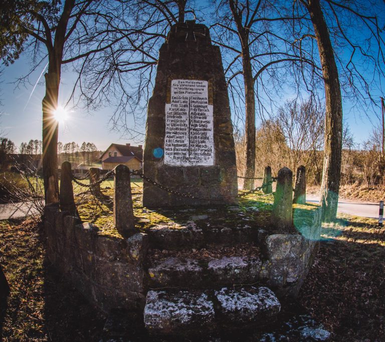 Pieczarki – Pomnik poległych